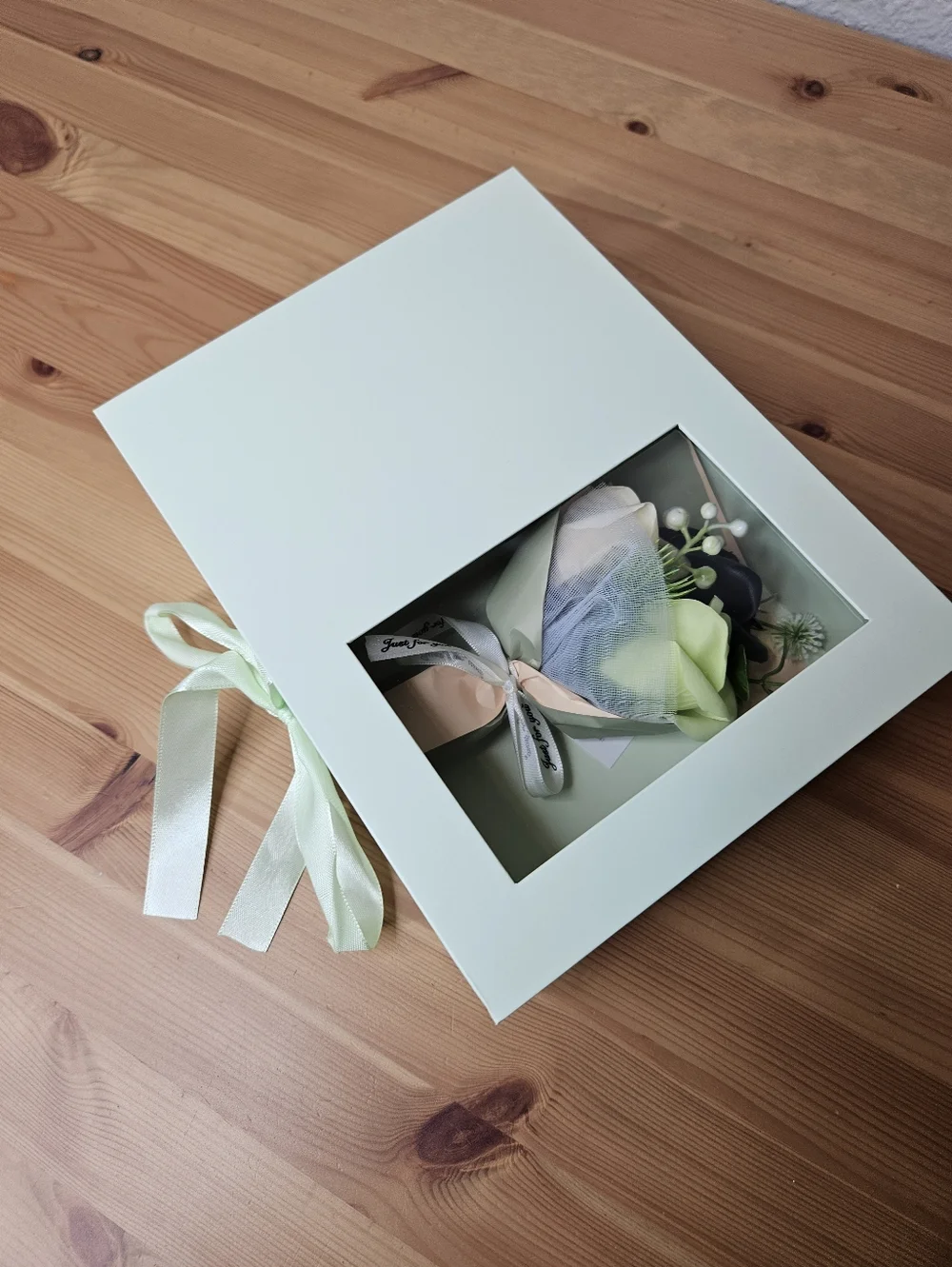 Luxury Gift Box with Reed Diffuser & Soap Flower Bouquet – Lily Of The Valley